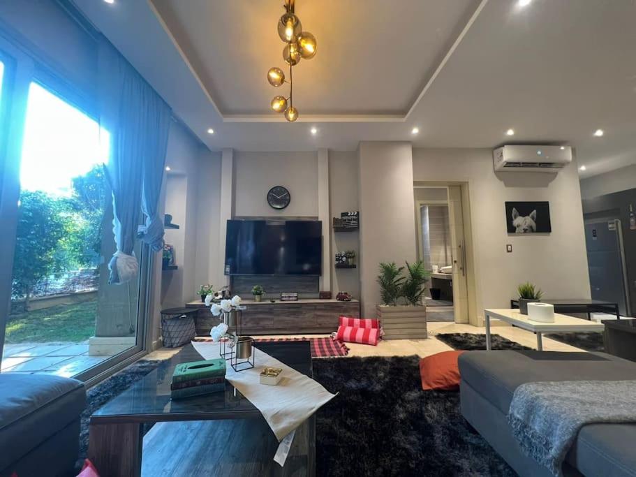 Luxury 1BR with Garden