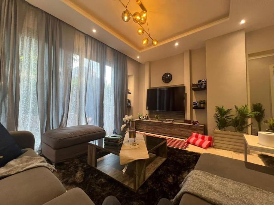 Luxury 1BR with Garden