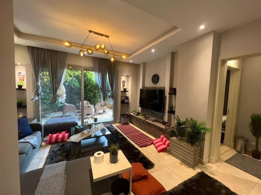Luxury 1BR with Garden