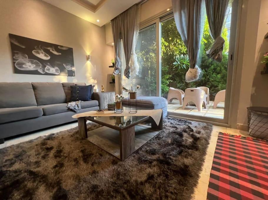 Luxury 1BR with Garden