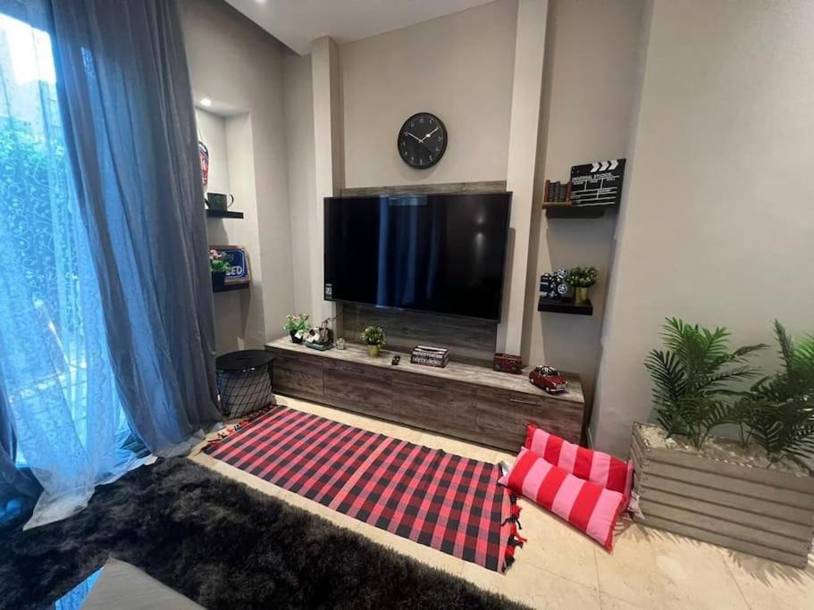 Luxury 1BR with Garden