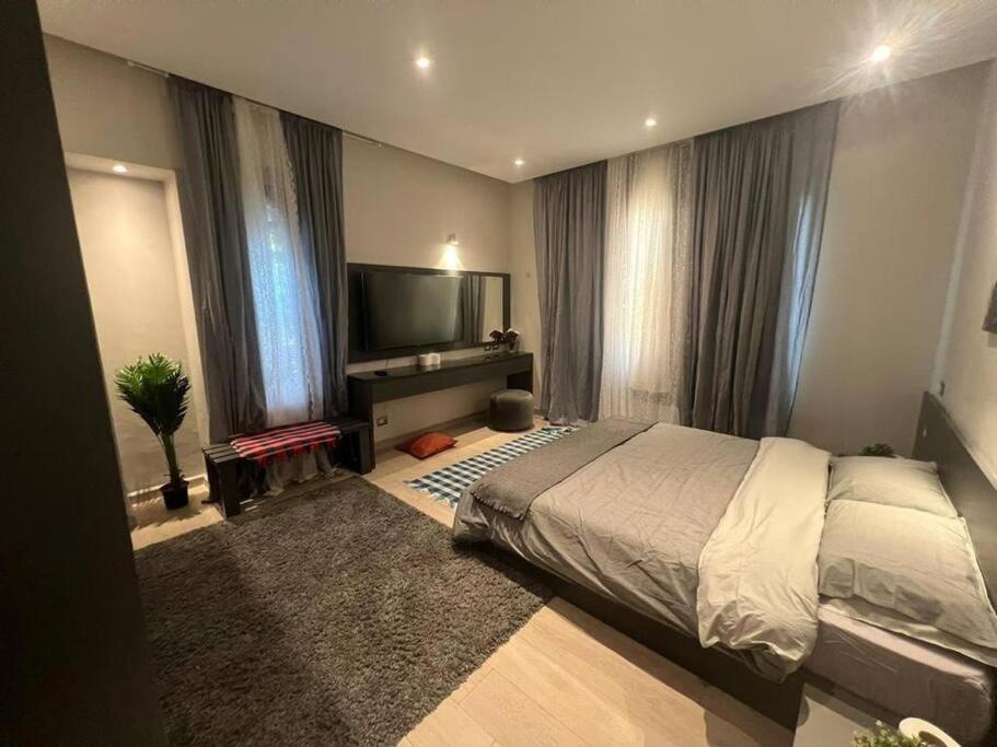 Luxury 1BR with Garden