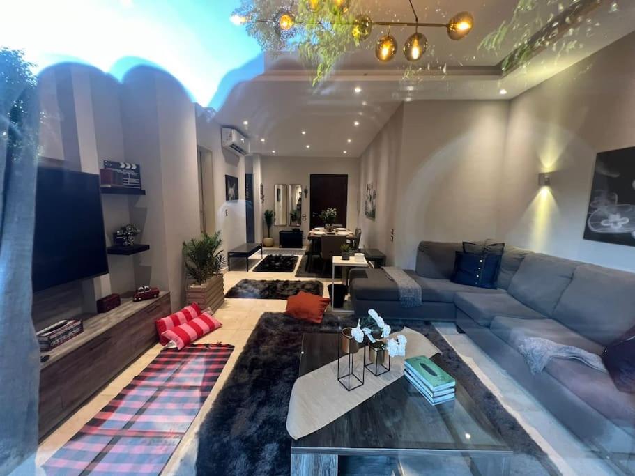 Luxury 1BR with Garden