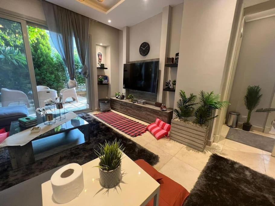 Luxury 1BR with Garden