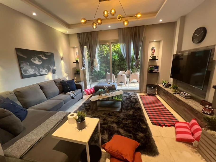 Luxury 1BR with Garden
