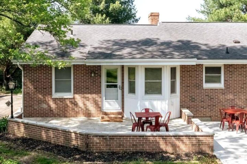100 Acre Red Brick Ranch Hocking Hills Cabin Hot Tub 12 view 3