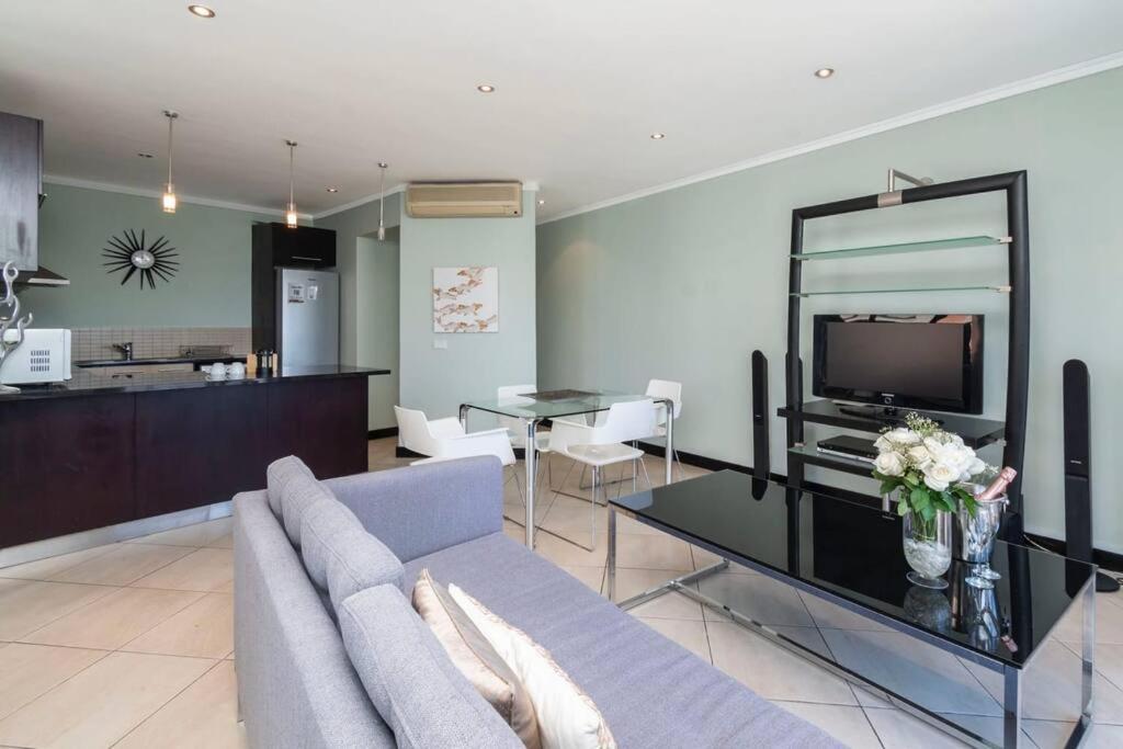 Stylish 2 Bedroom Residence in the City Centre view 2