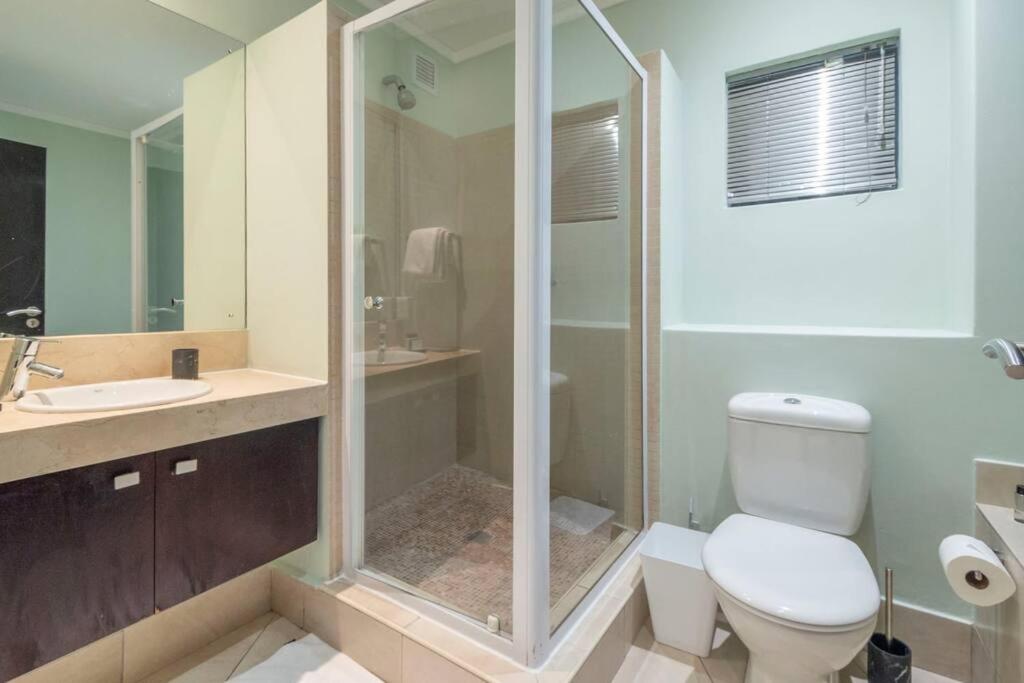 Stylish 2 Bedroom Residence in the City Centre view 4