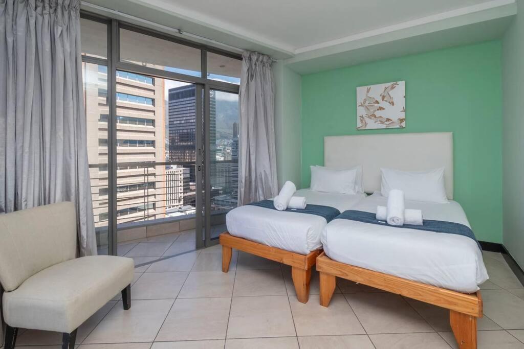 Stylish 2 Bedroom Residence in the City Centre view 5