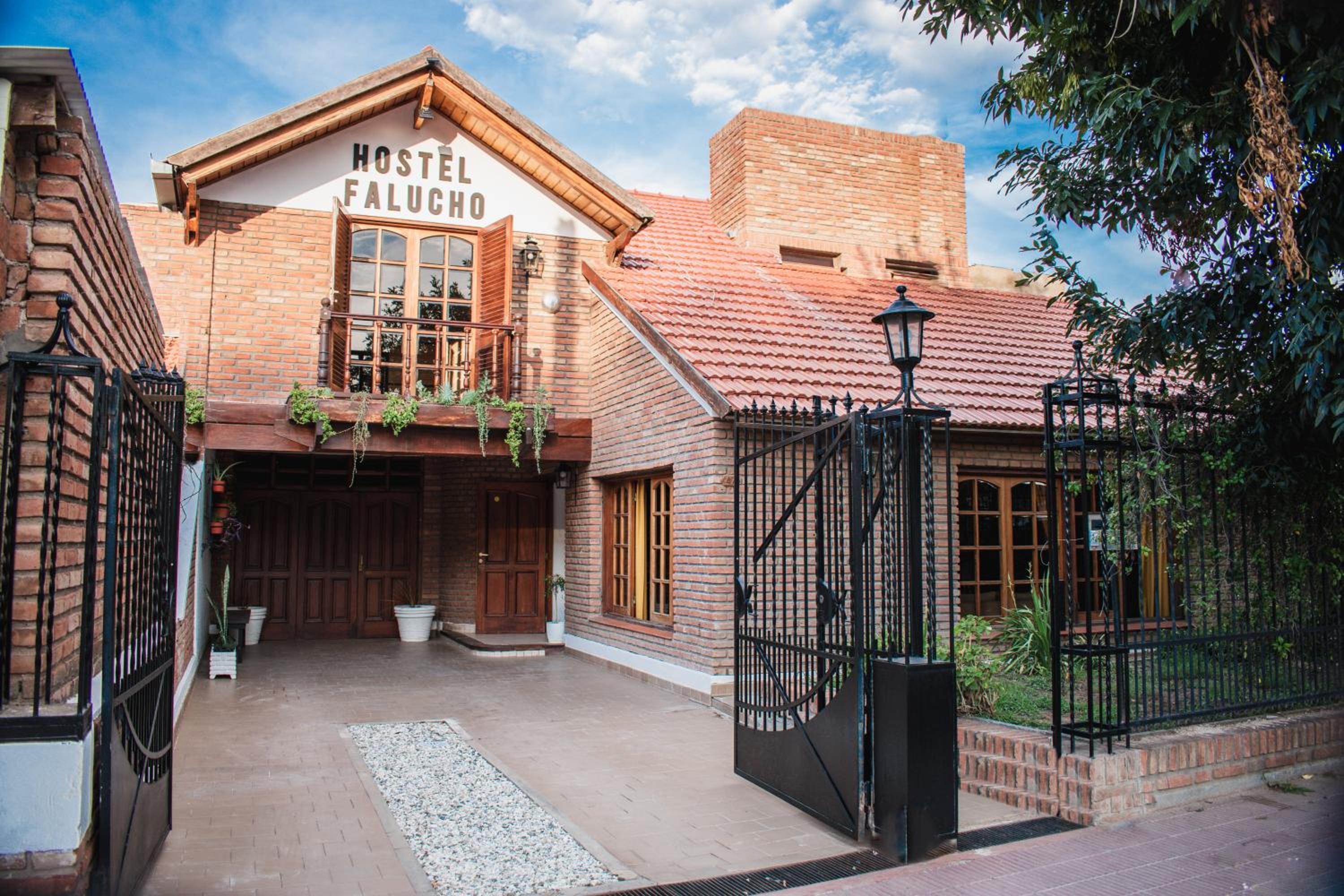 Falucho Hostel