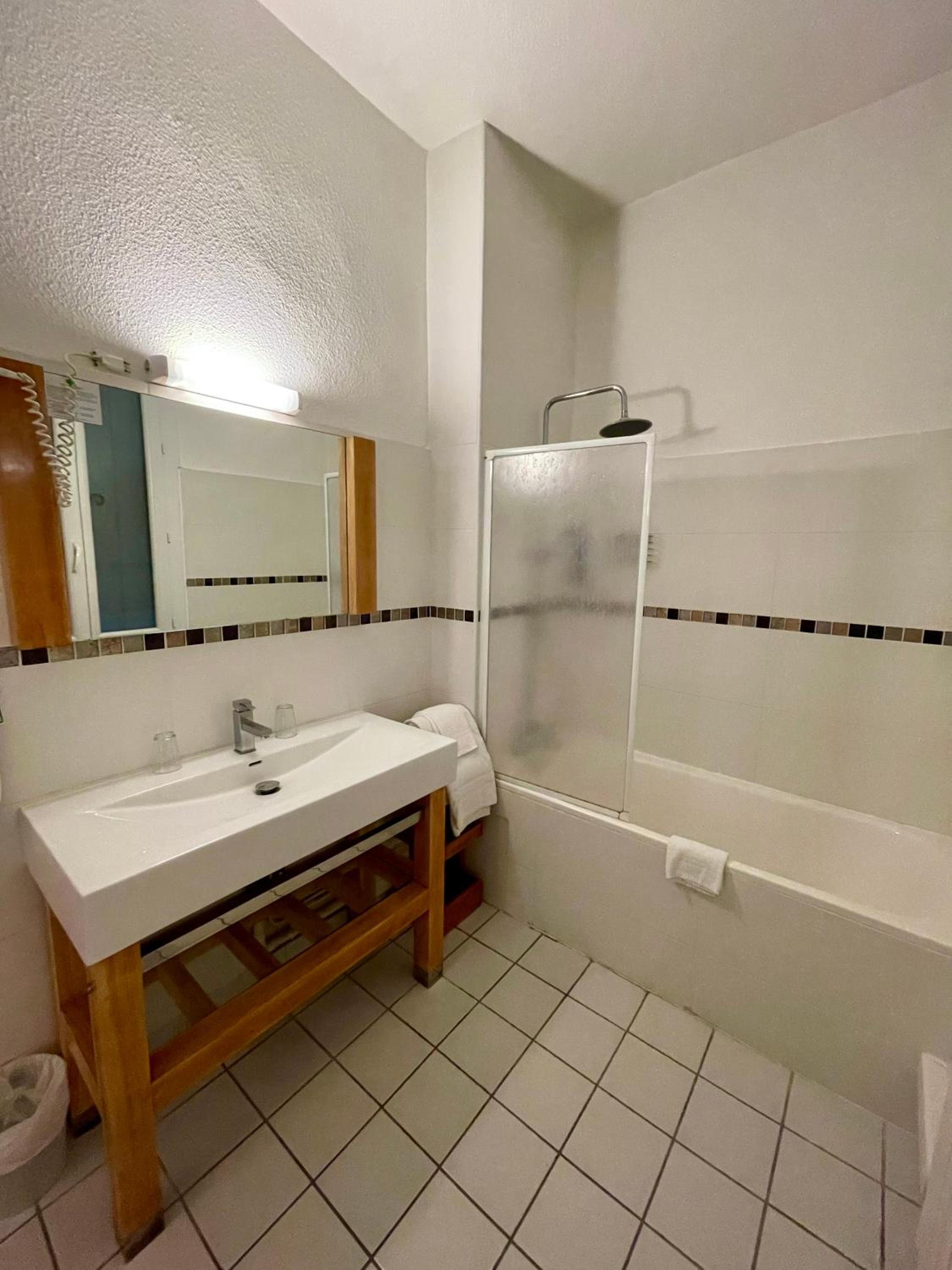 Montpellier Vacations - Hotel Colisee-Verdun Centre Gare Saint-Roch - Property Image 6