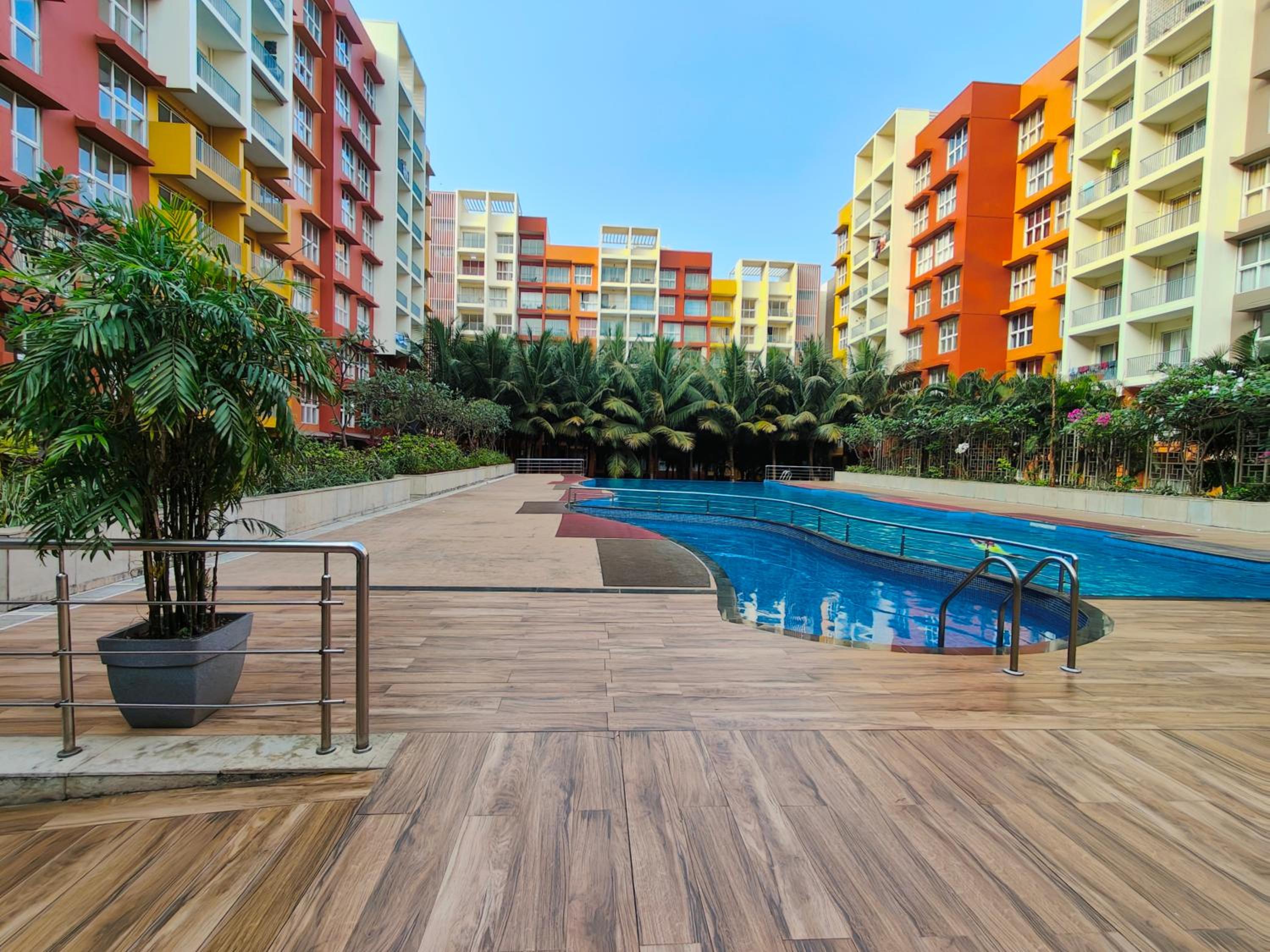 Glistening 2BHK Pool View, Resort Living, 10 mins from Dabolim Airport by Zennova Stays view 4