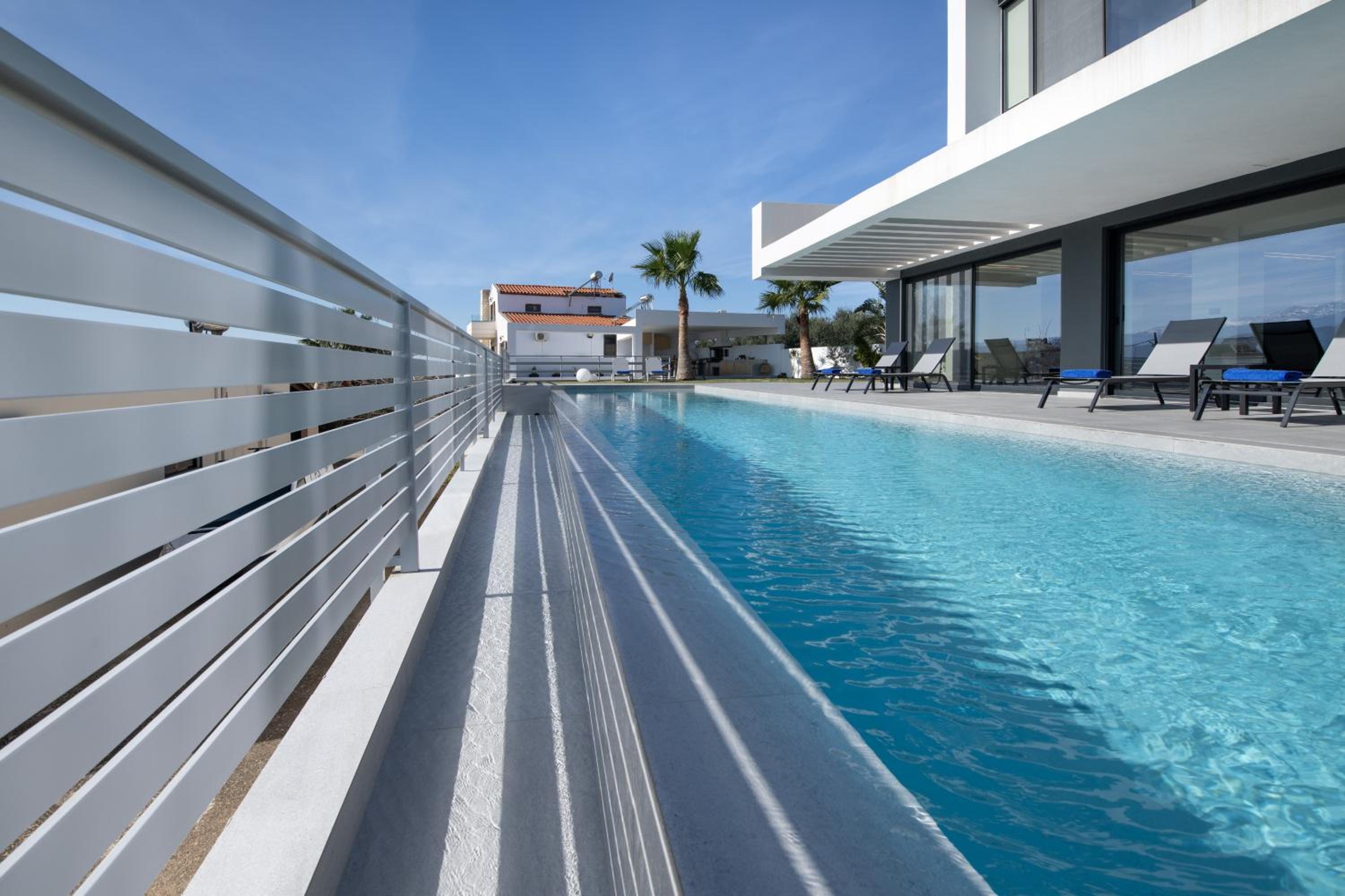 La Luna Luxury Villa view 4