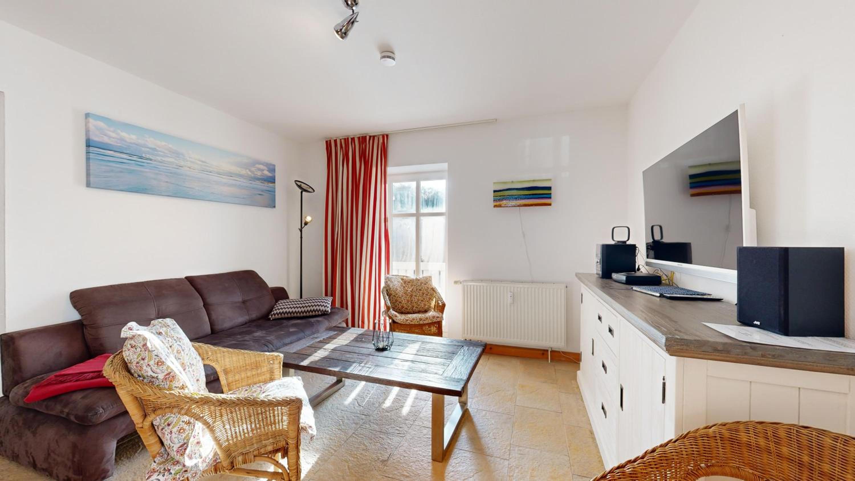 Villa Strandblick in Binz, FeWo direkt am Strand mit Balkon und seitlichem Meerblick