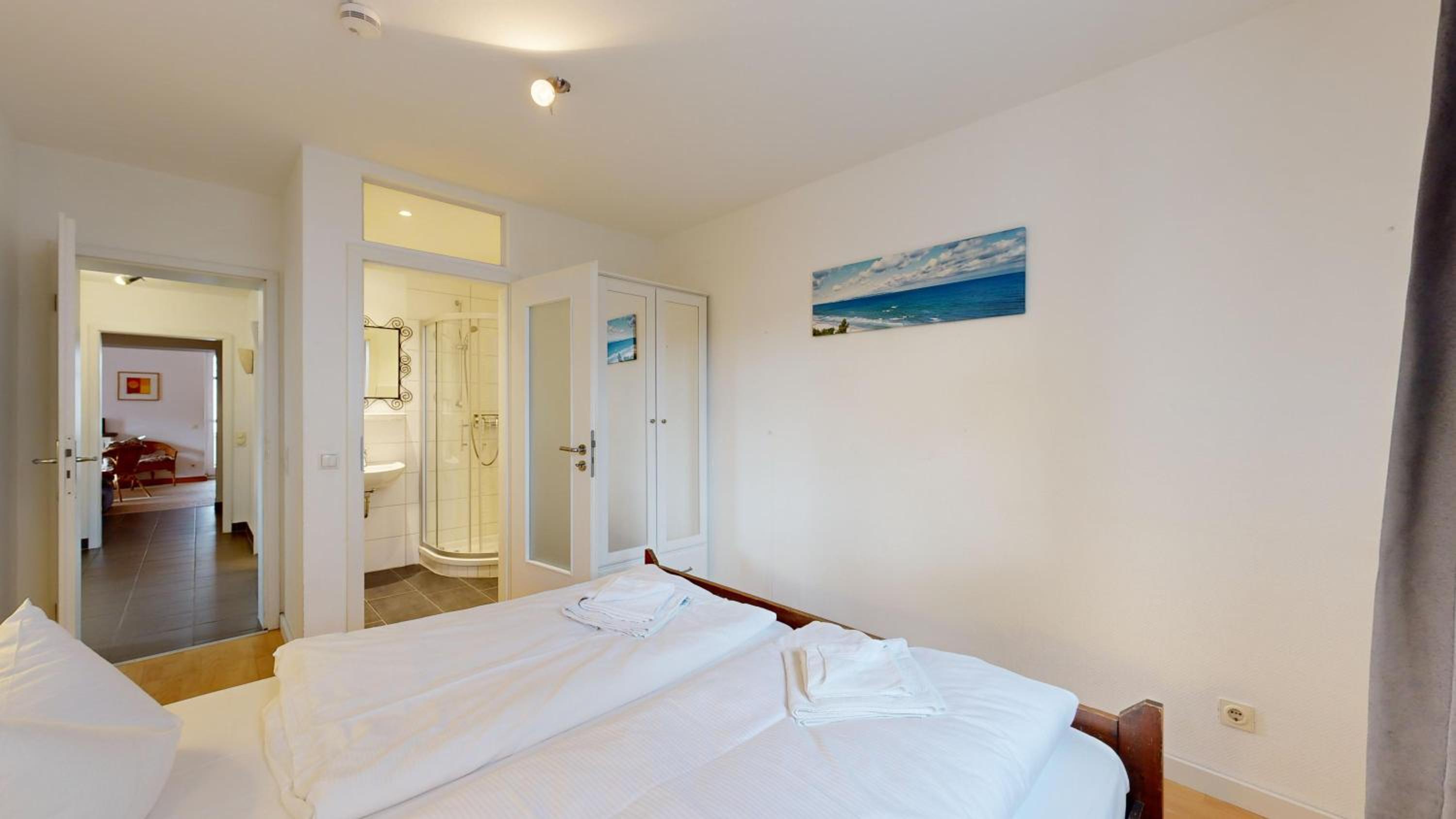 Villa Strandblick in Binz, FeWo direkt am Strand mit Balkon und seitlichem Meerblick