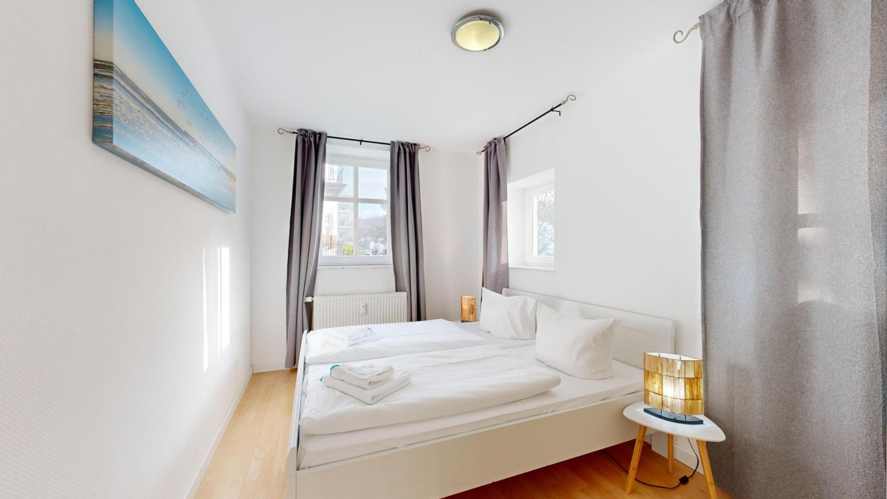 Villa Strandblick in Binz, FeWo direkt am Strand mit Balkon und seitlichem Meerblick