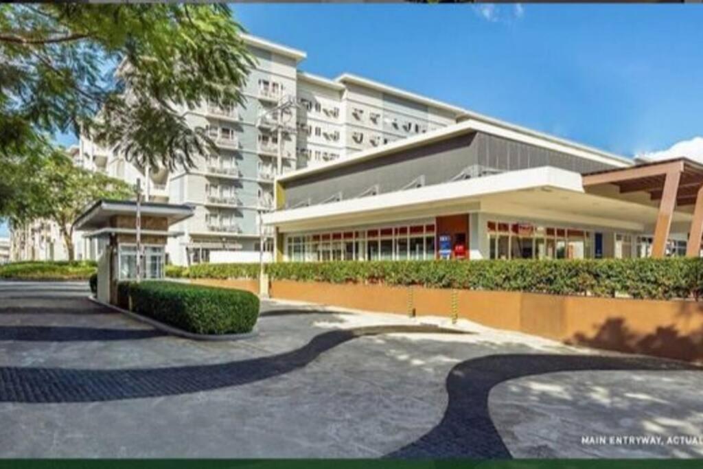 A's Staycation -Trees Residences