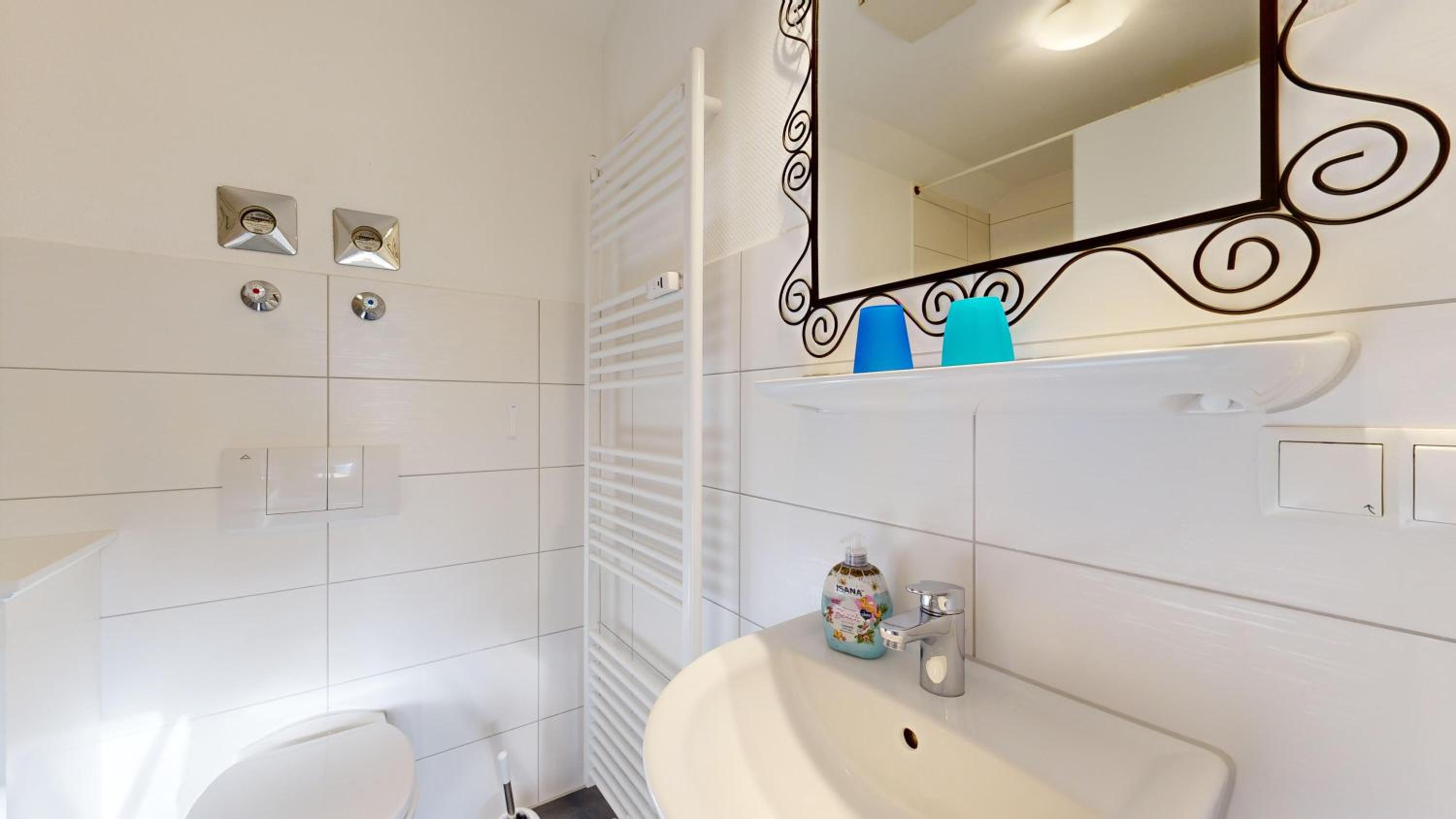 Villa Strandblick in Binz, FeWo direkt am Strand mit Balkon und seitlichem Meerblick