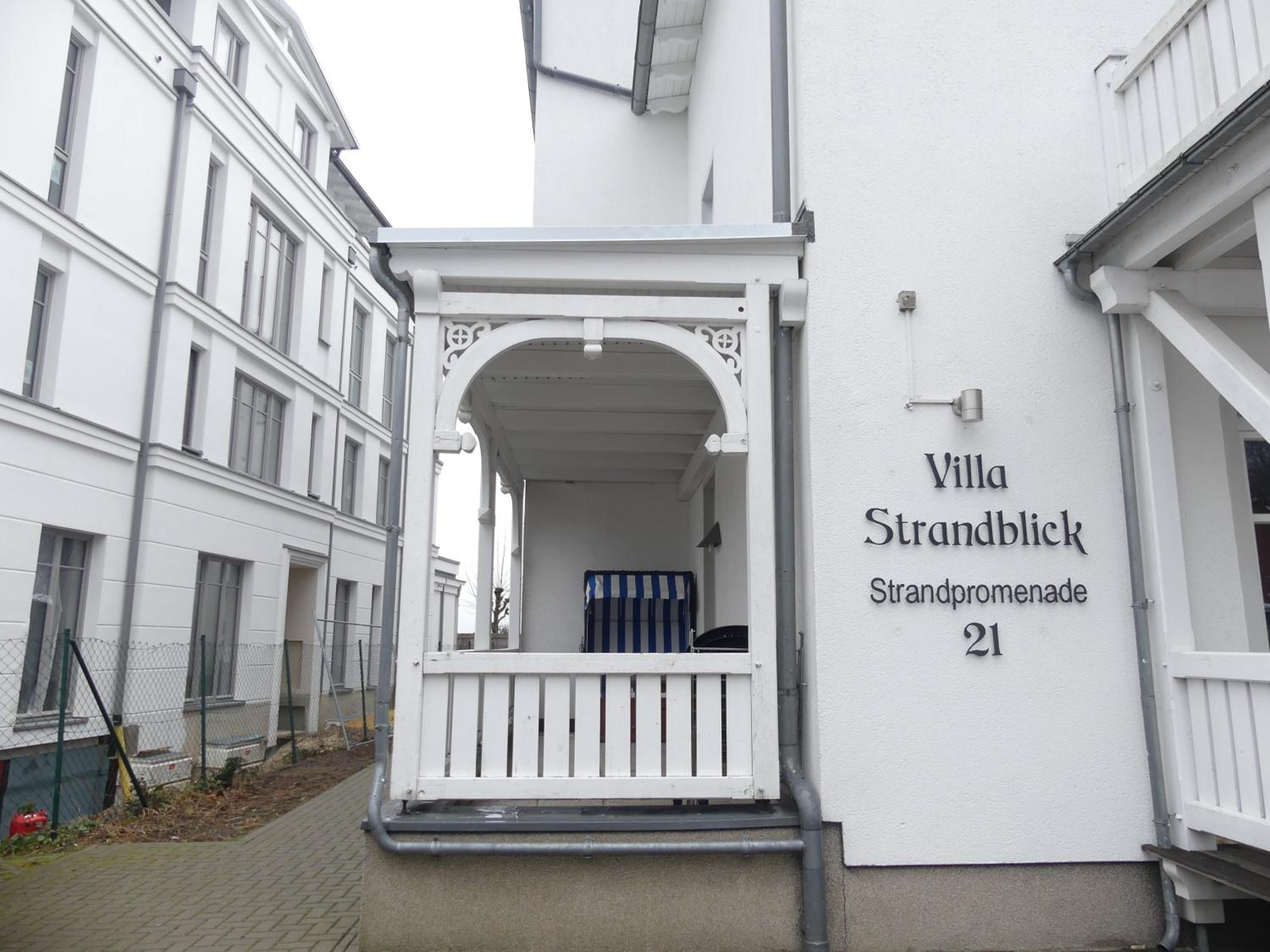 Villa Strandblick in Binz, FeWo direkt am Strand mit Balkon und seitlichem Meerblick