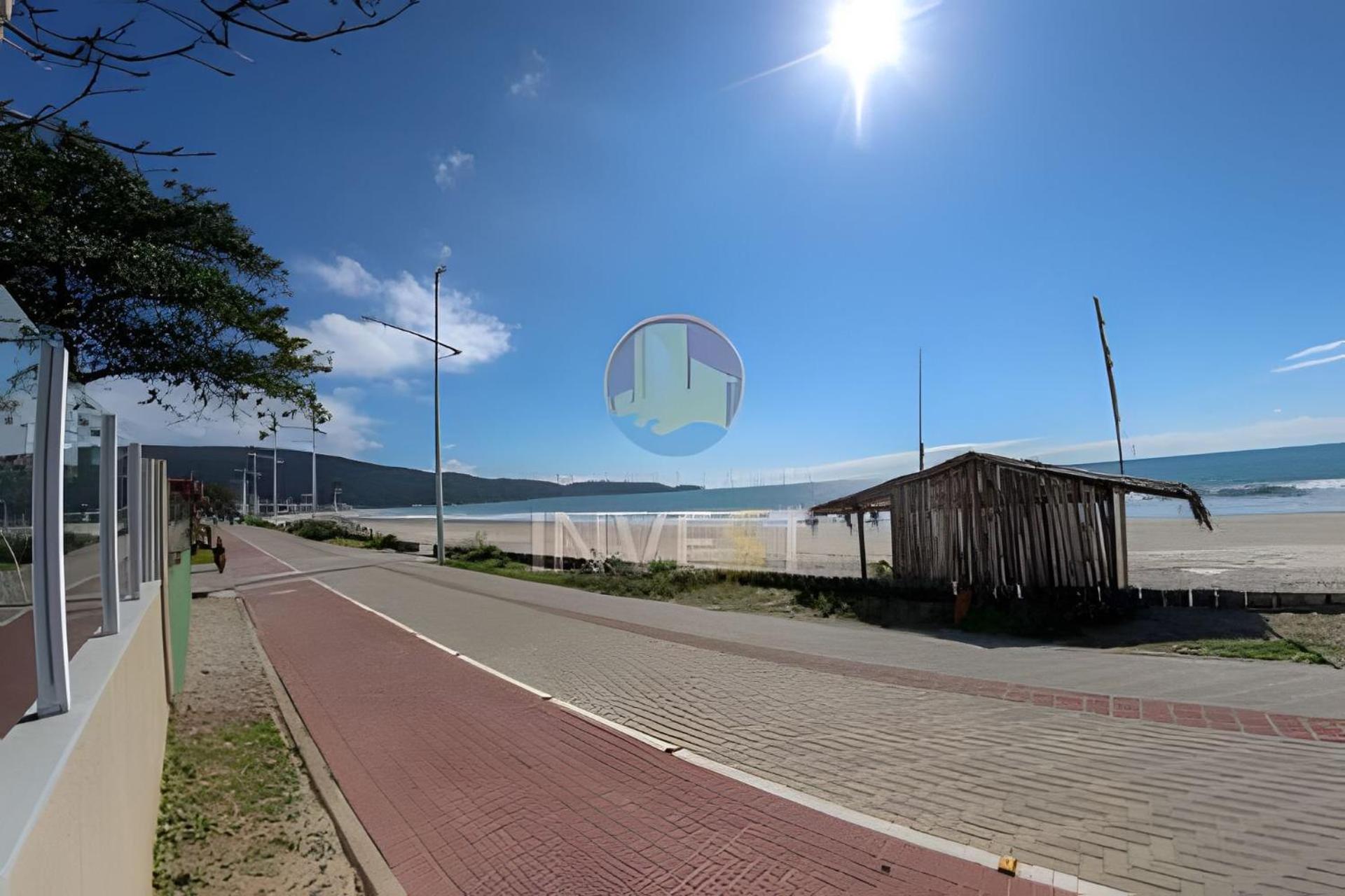 Apartamento beira mar na parte Central de Bombas
