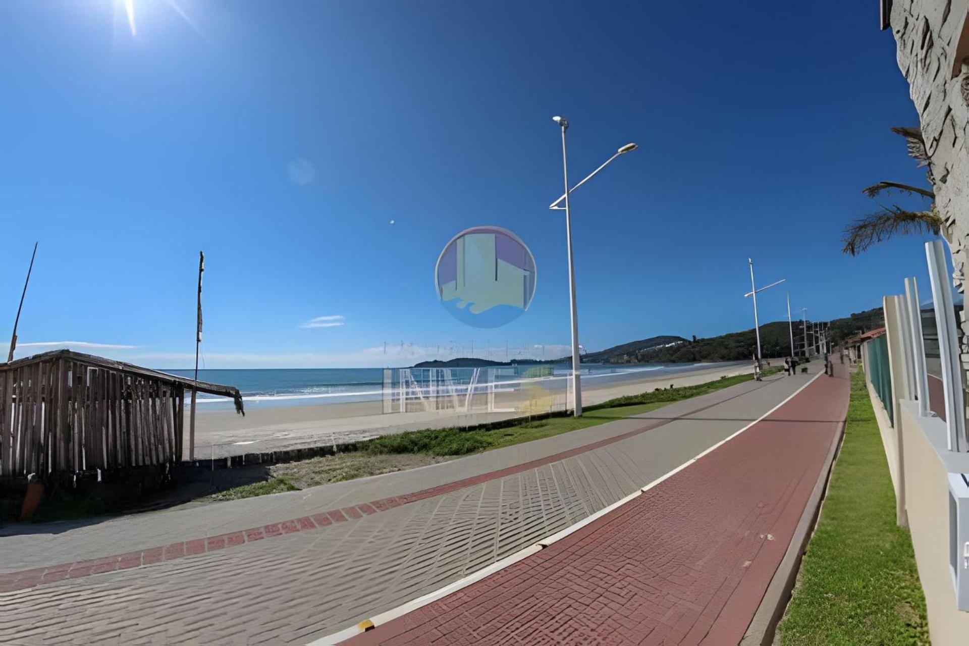 Apartamento beira mar na parte Central de Bombas