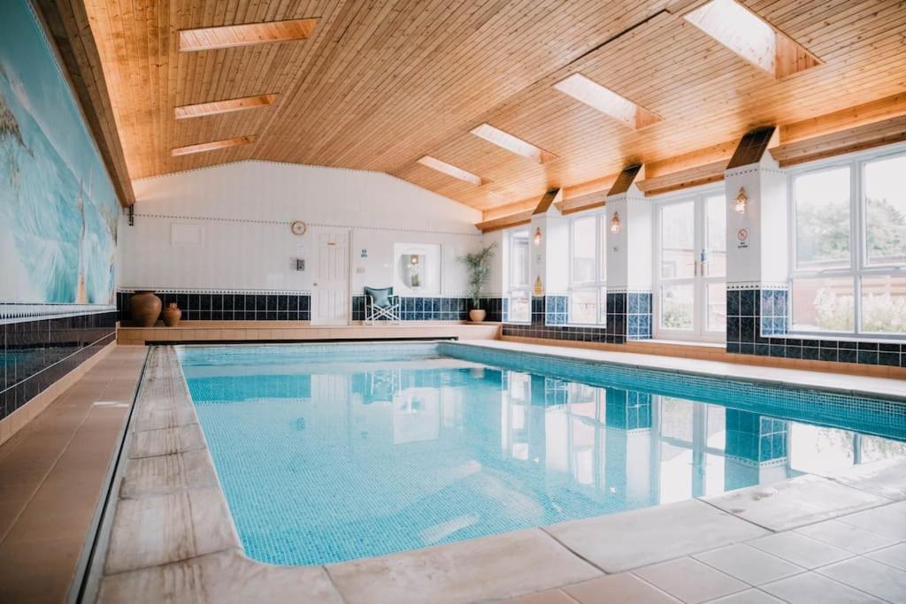 Vast, Elegant Home with Indoor Pool & Sauna near Popular Golf Course