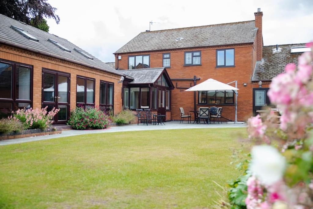 Vast, Elegant Home with Indoor Pool & Sauna near Popular Golf Course
