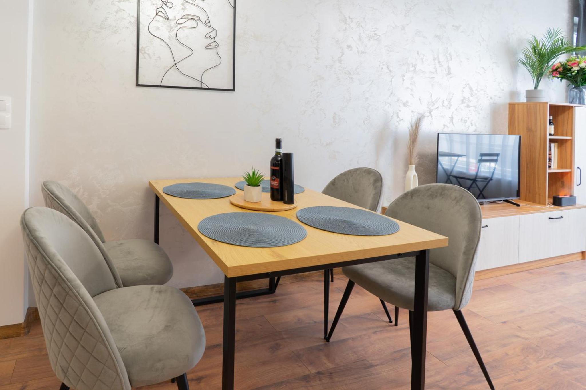 New Modern & Cozy apartment with FREE Private parking and EV charging station