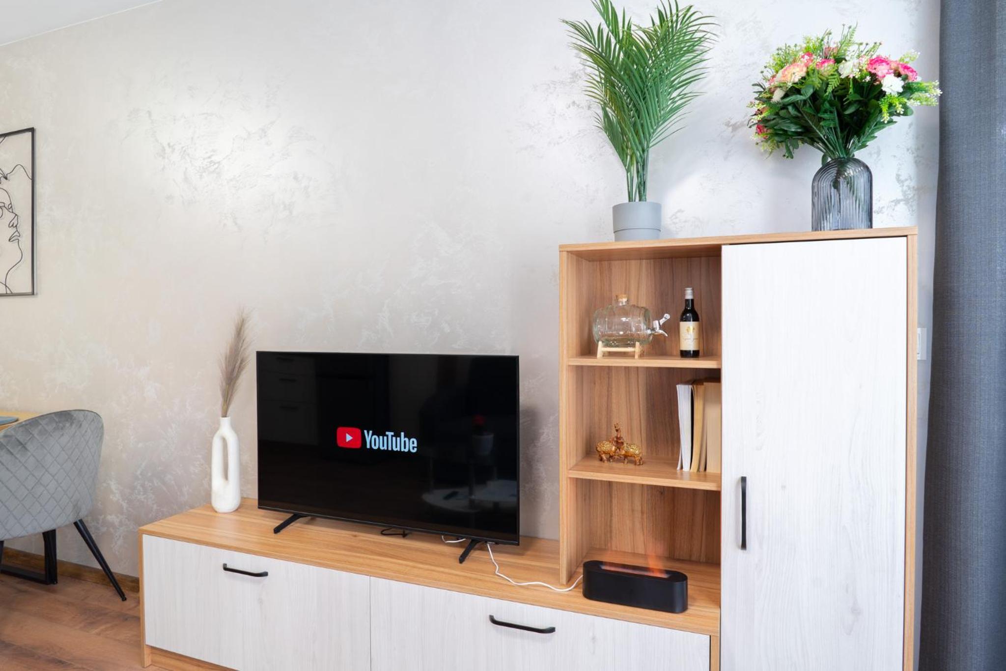 New Modern & Cozy apartment with FREE Private parking and EV charging station