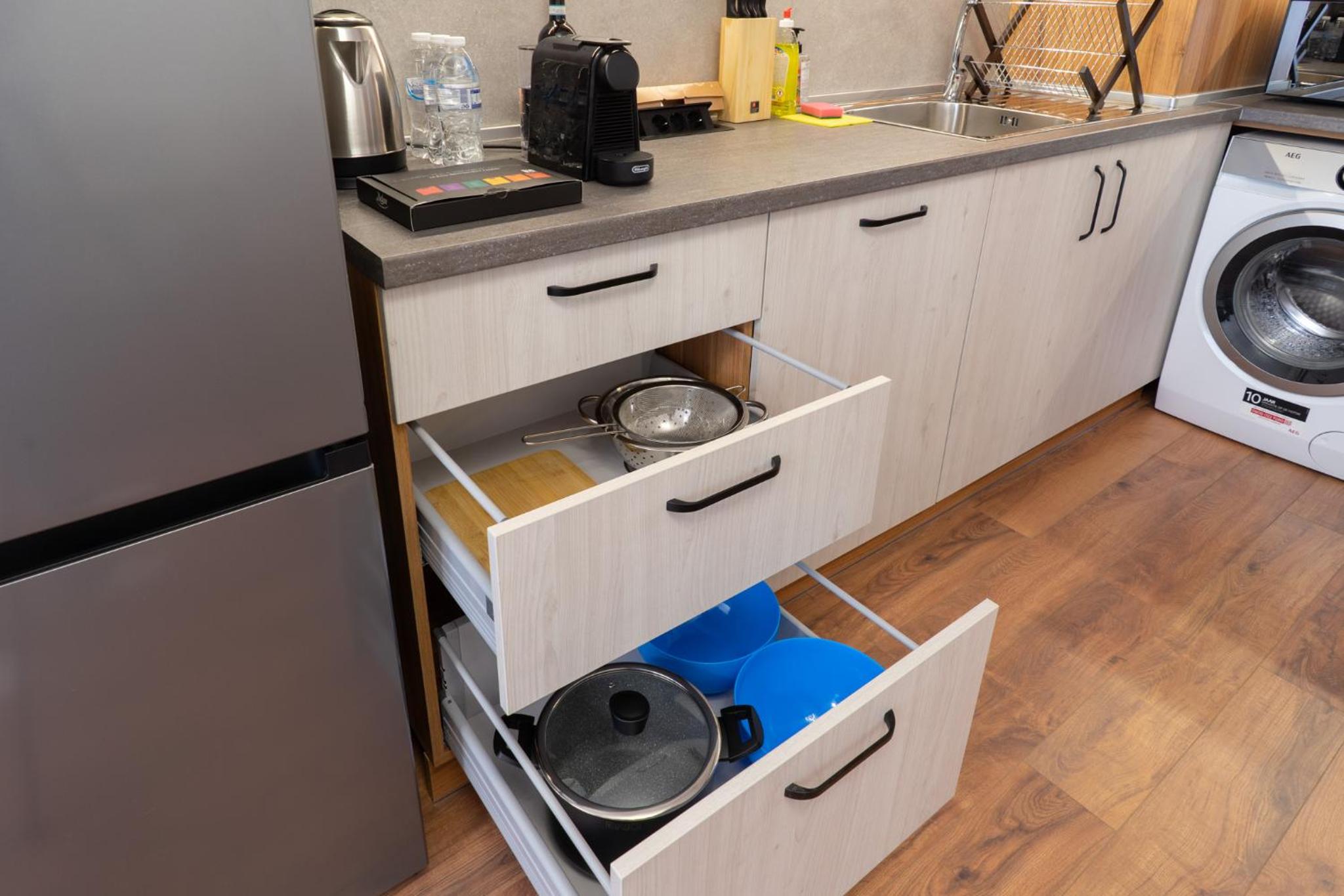New Modern & Cozy apartment with FREE Private parking and EV charging station