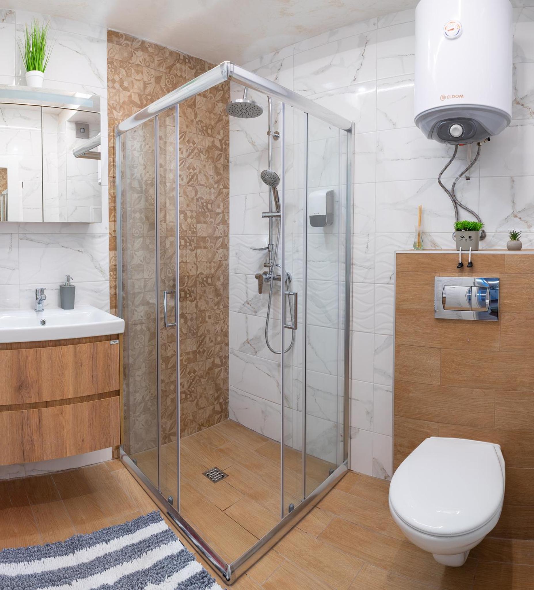 New Modern & Cozy apartment with FREE Private parking and EV charging station