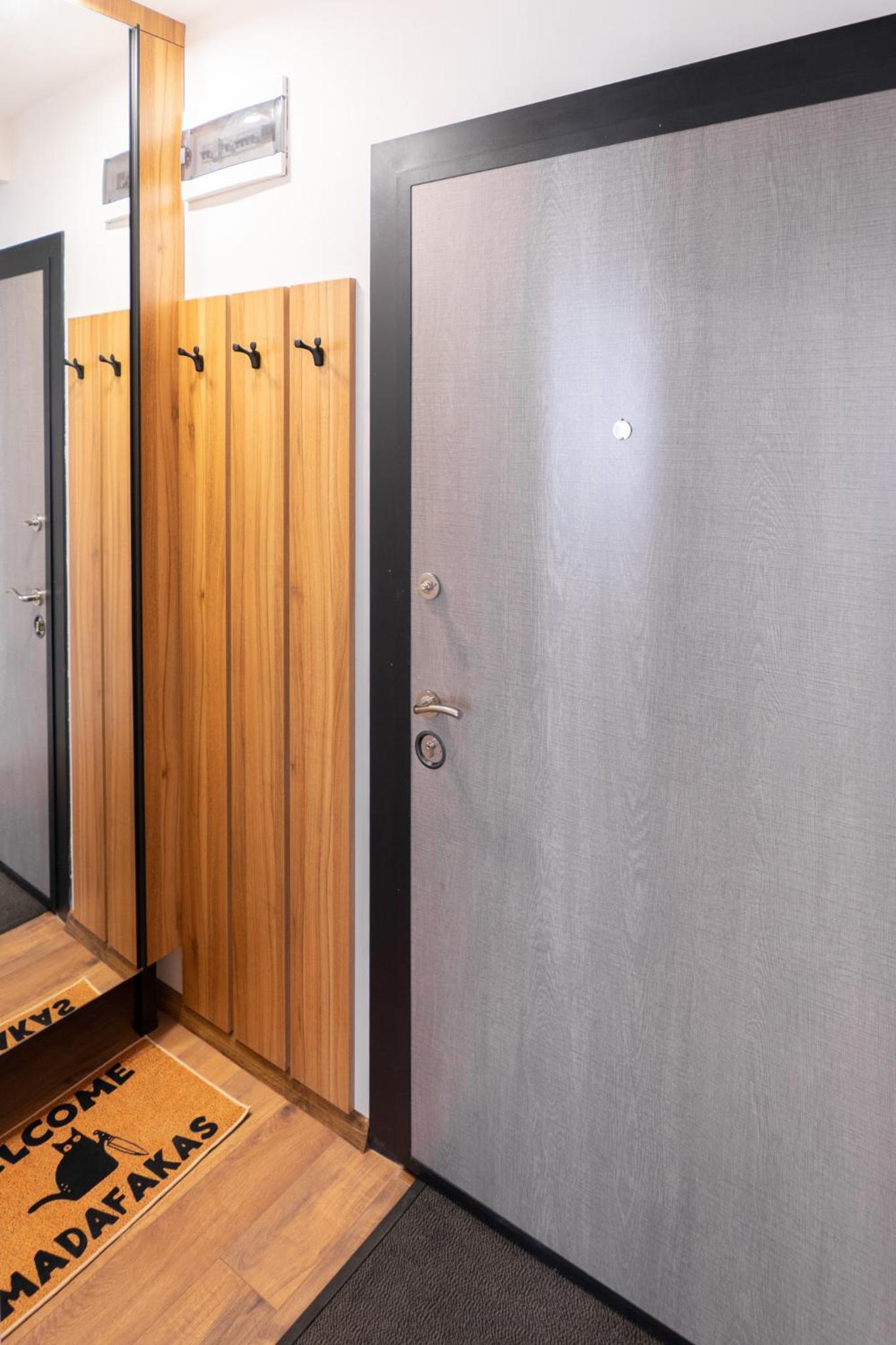 New Modern & Cozy apartment with FREE Private parking and EV charging station