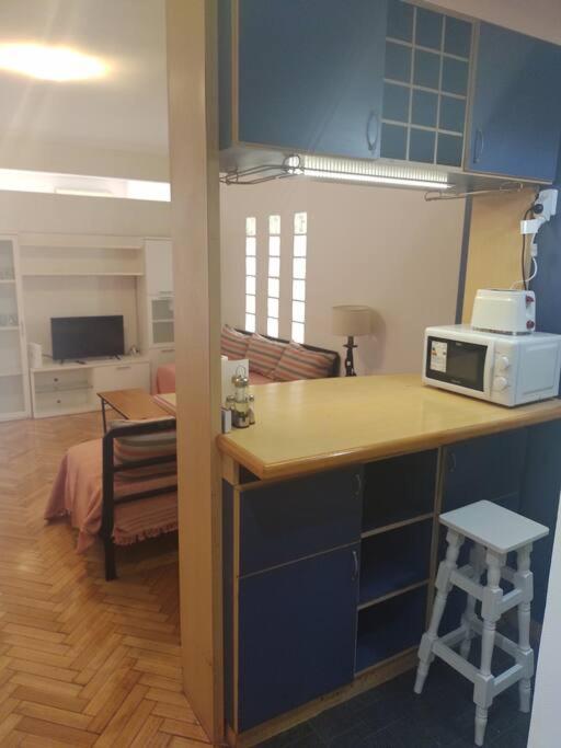 Monoambiente amplio y luminoso muy cerca de universidades y sanatorios.