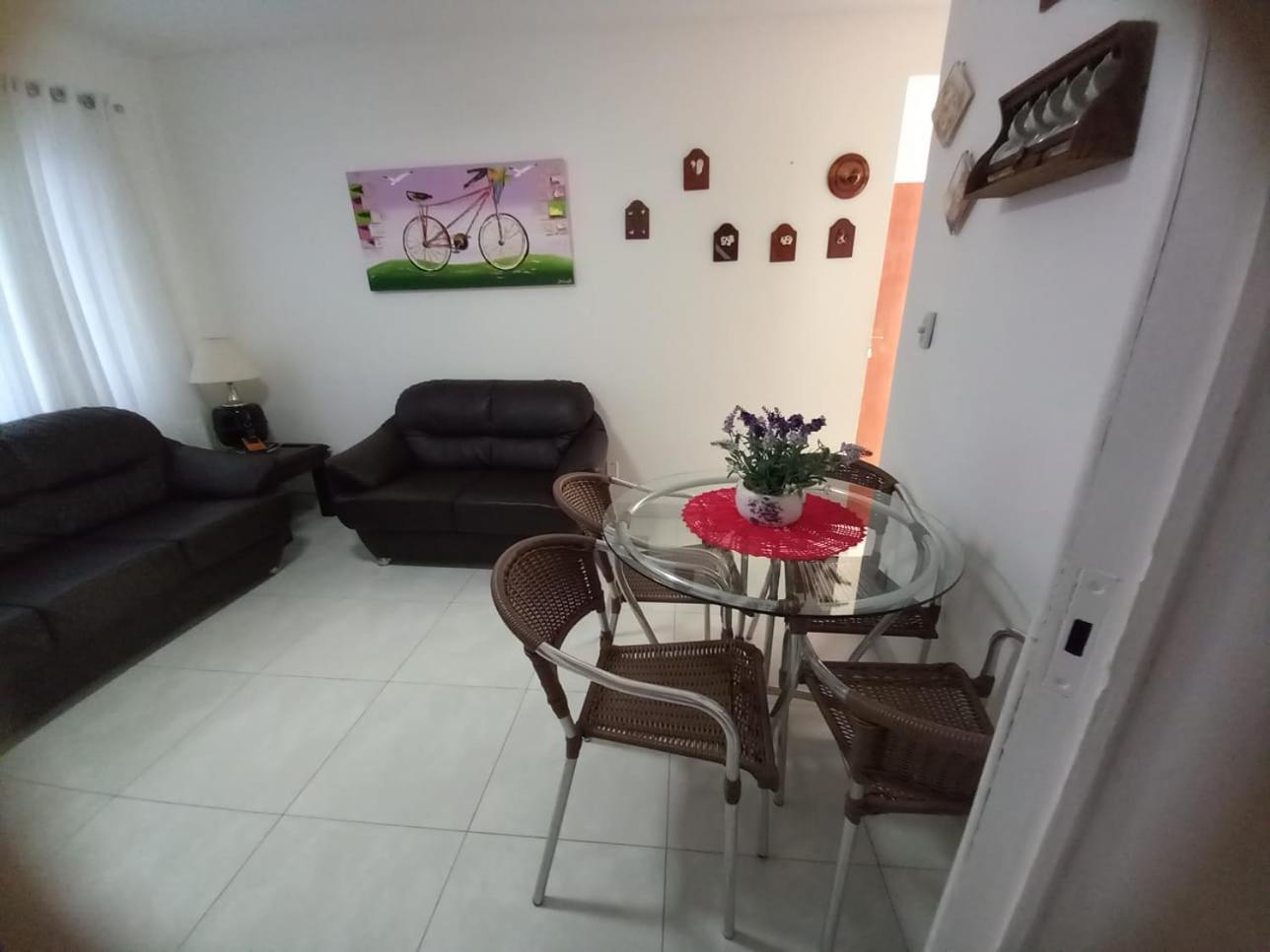 Apartamento em Bombinhas - 1 QUADRA DA PRAIA, CENTRO.