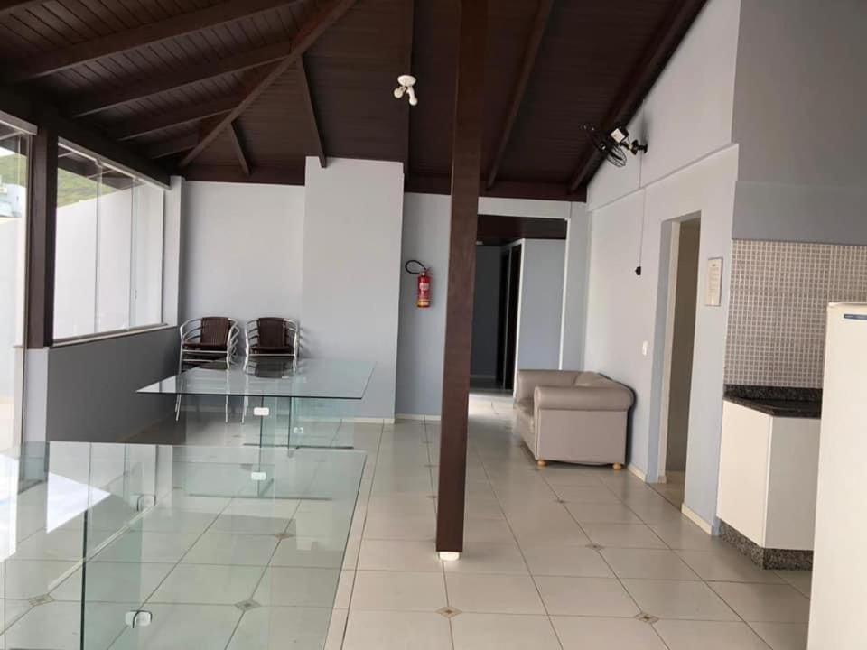 Apartamento em Bombinhas - 1 QUADRA DA PRAIA, CENTRO.