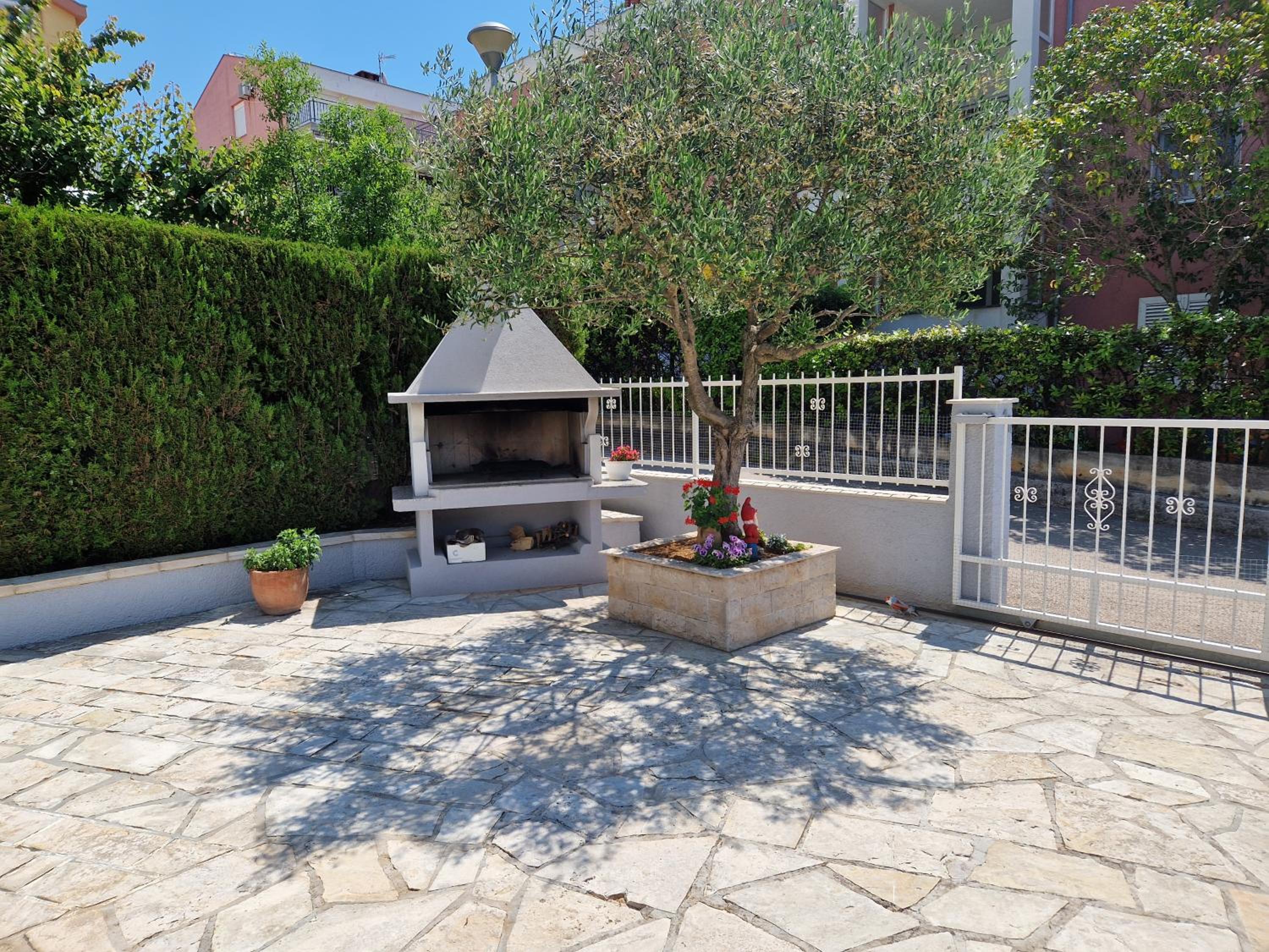 Cosy villa near the beach view 2
