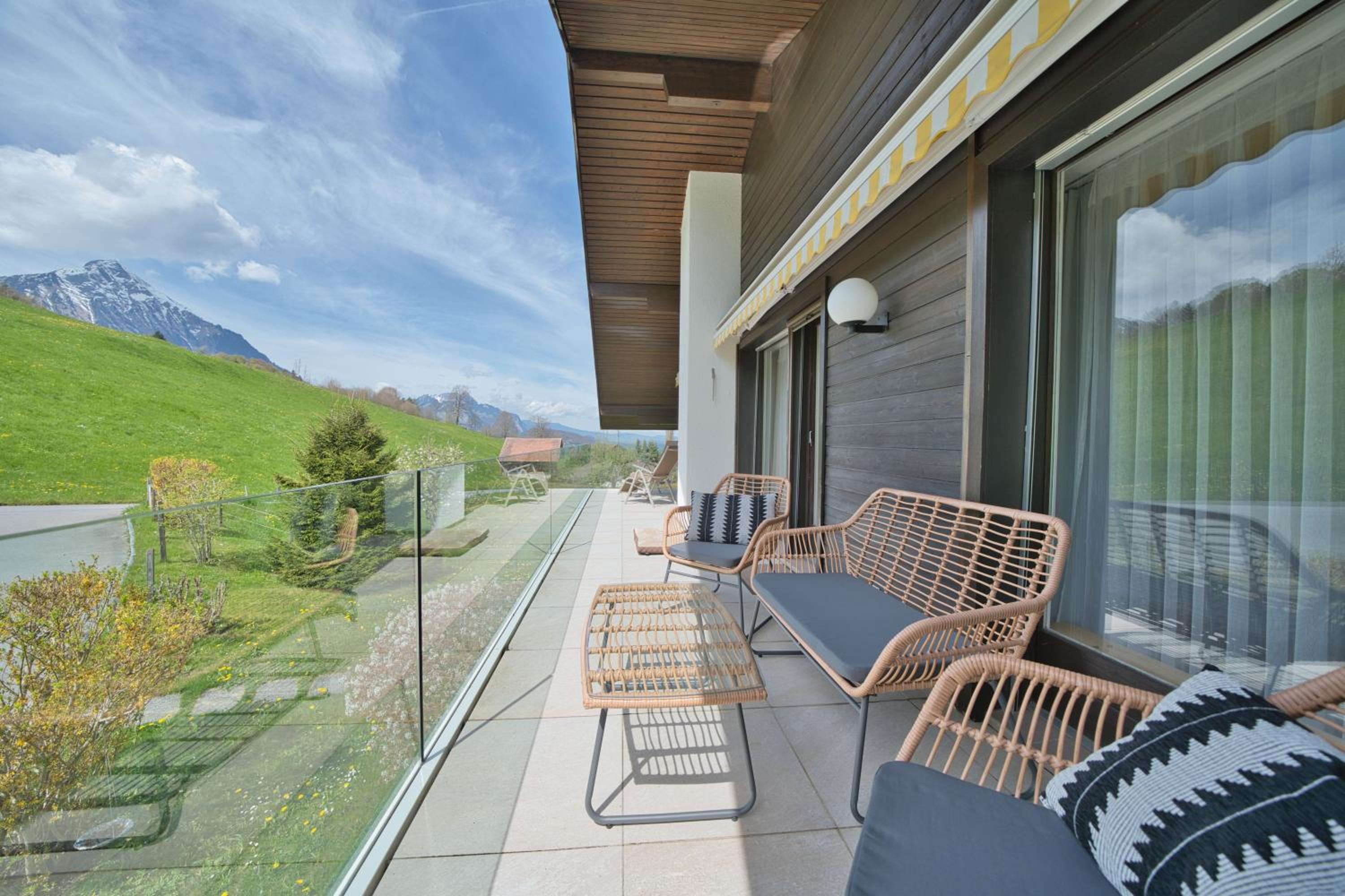 Dreamview Retreat - Breathtaking Lake Views