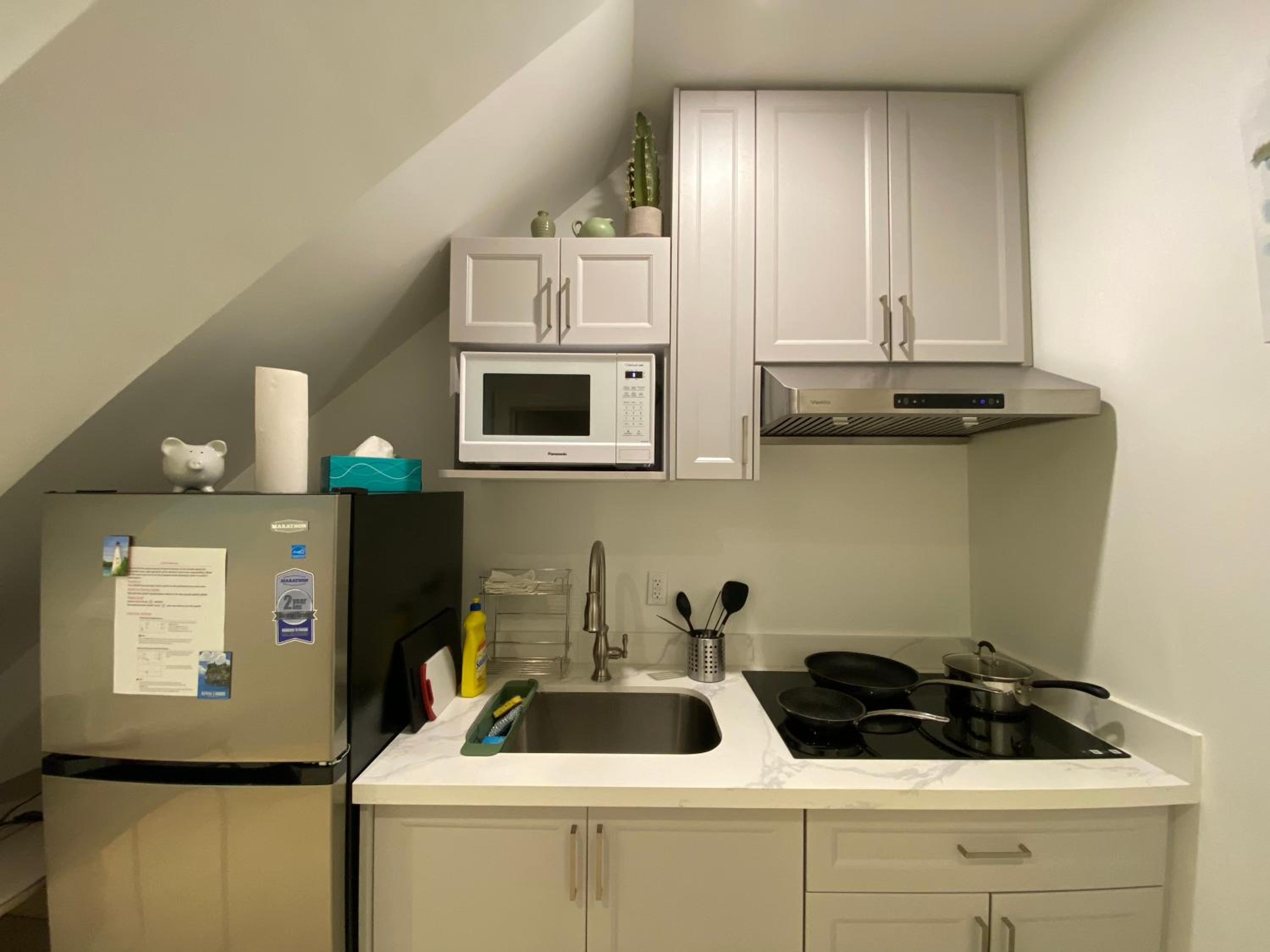One Deluxe Bedroom Suite in Midtown