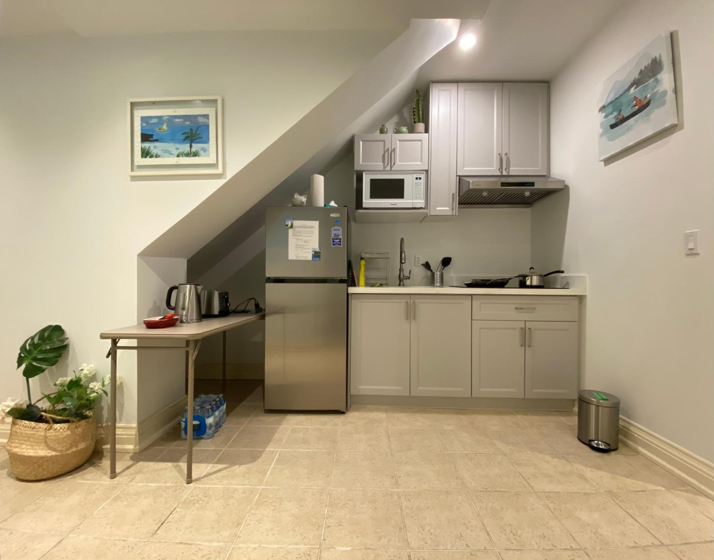 One Deluxe Bedroom Suite in Midtown