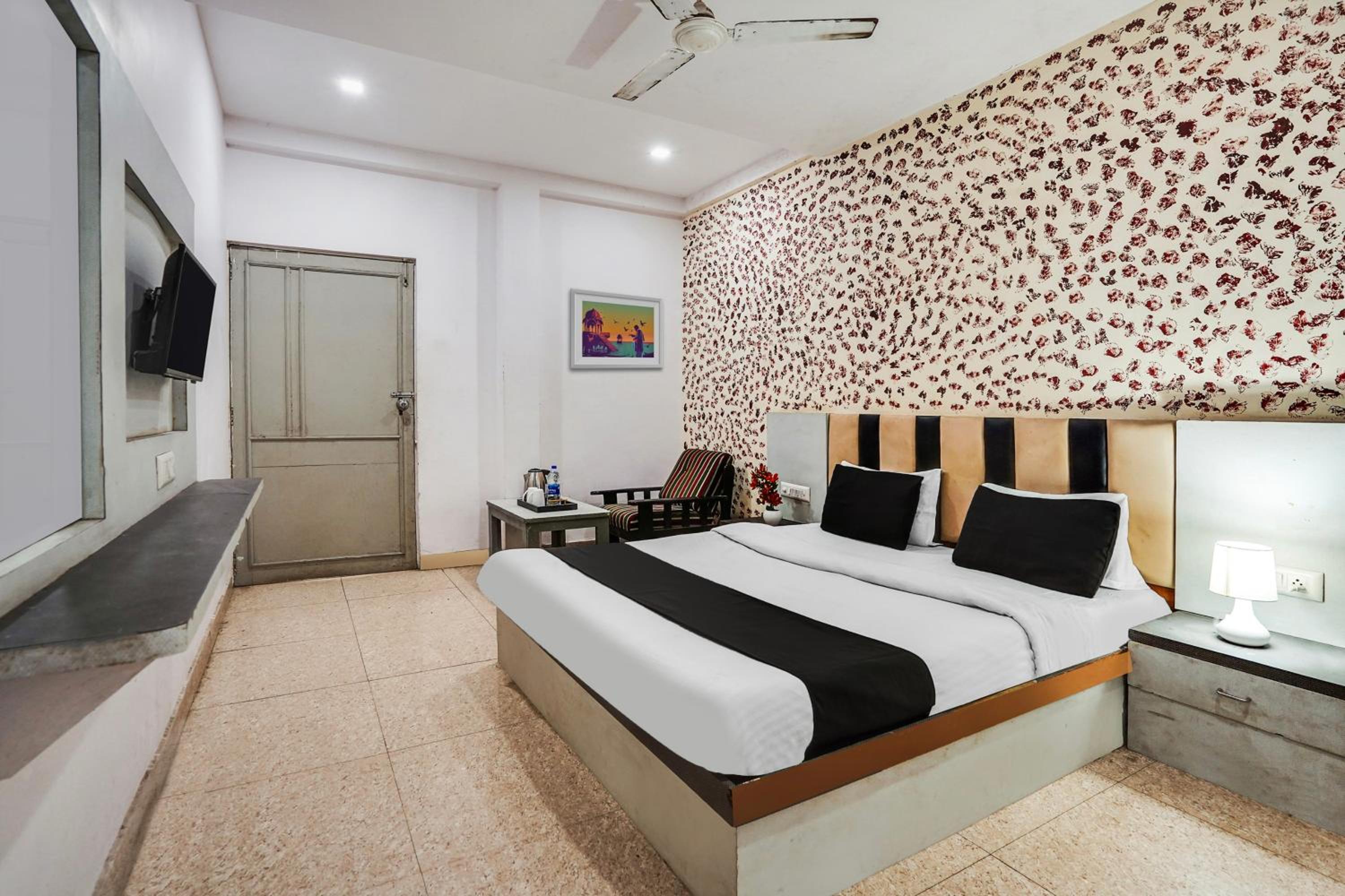 Hotel O Crystal