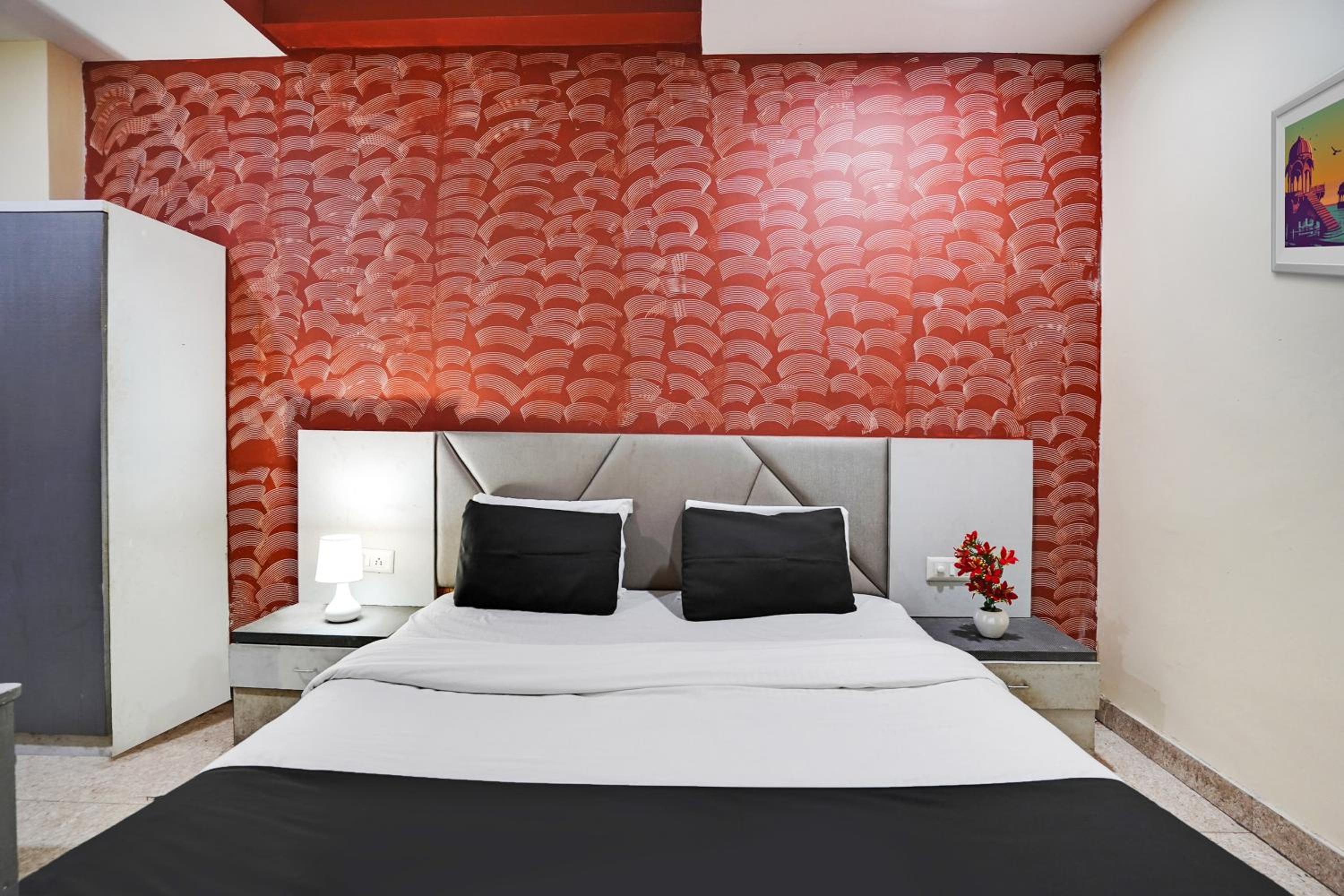 Hotel O Crystal