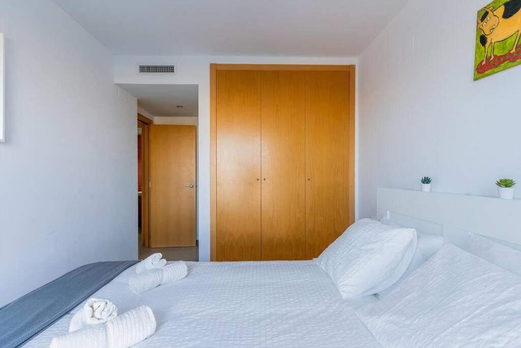 Modern Apartment: Moncofa Beachside Oasis