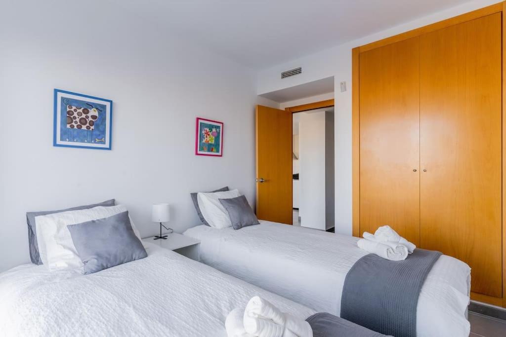 Modern Apartment: Moncofa Beachside Oasis