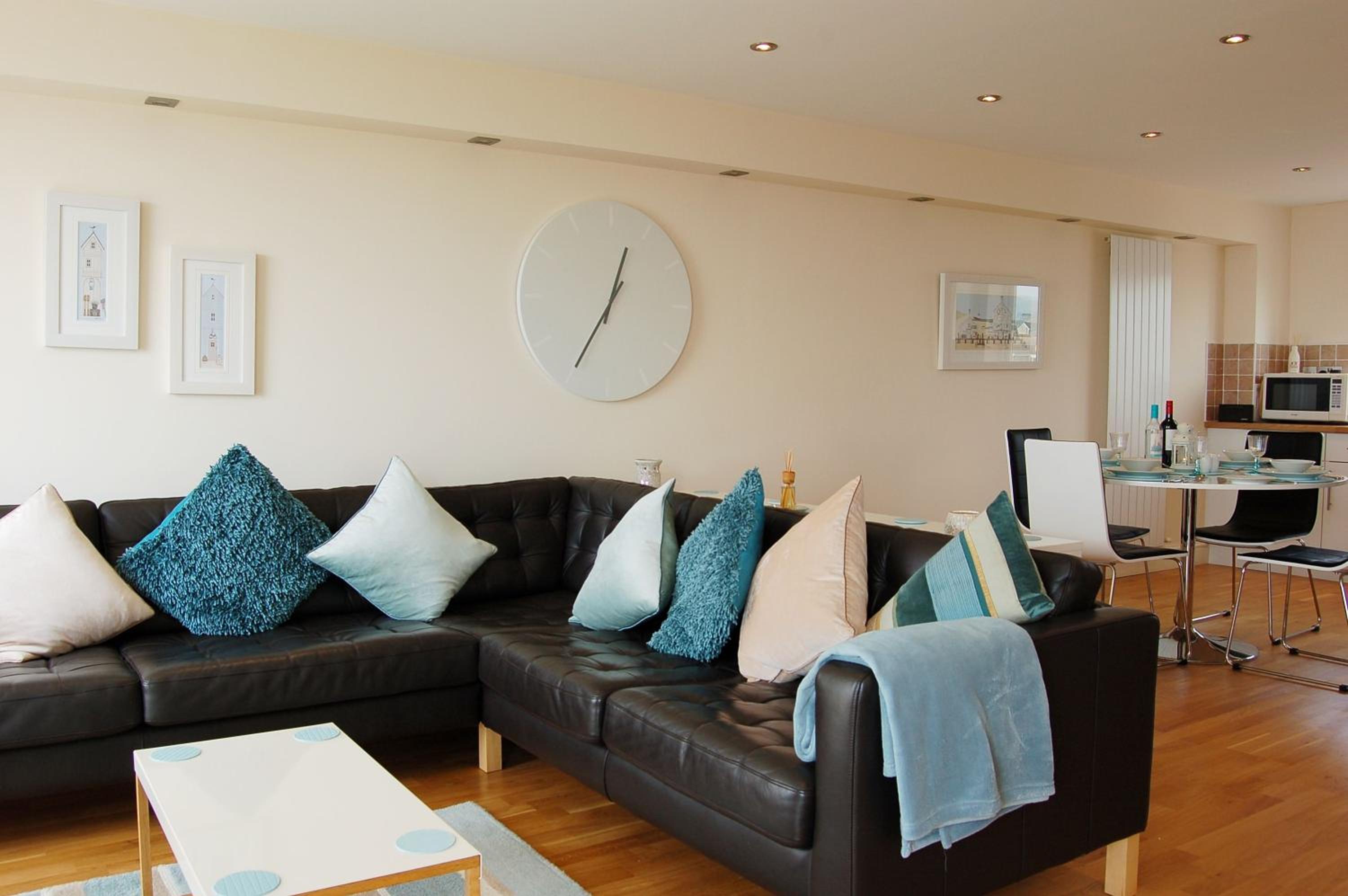 Sunset Bay Beach House in Tywyn view 4