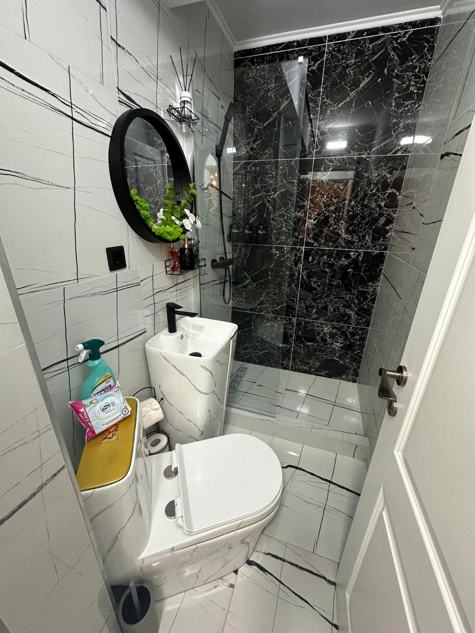 Evelyn Apartment