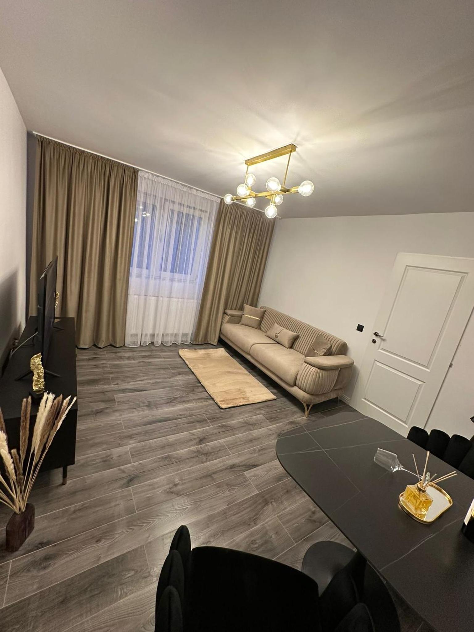 Evelyn Apartment