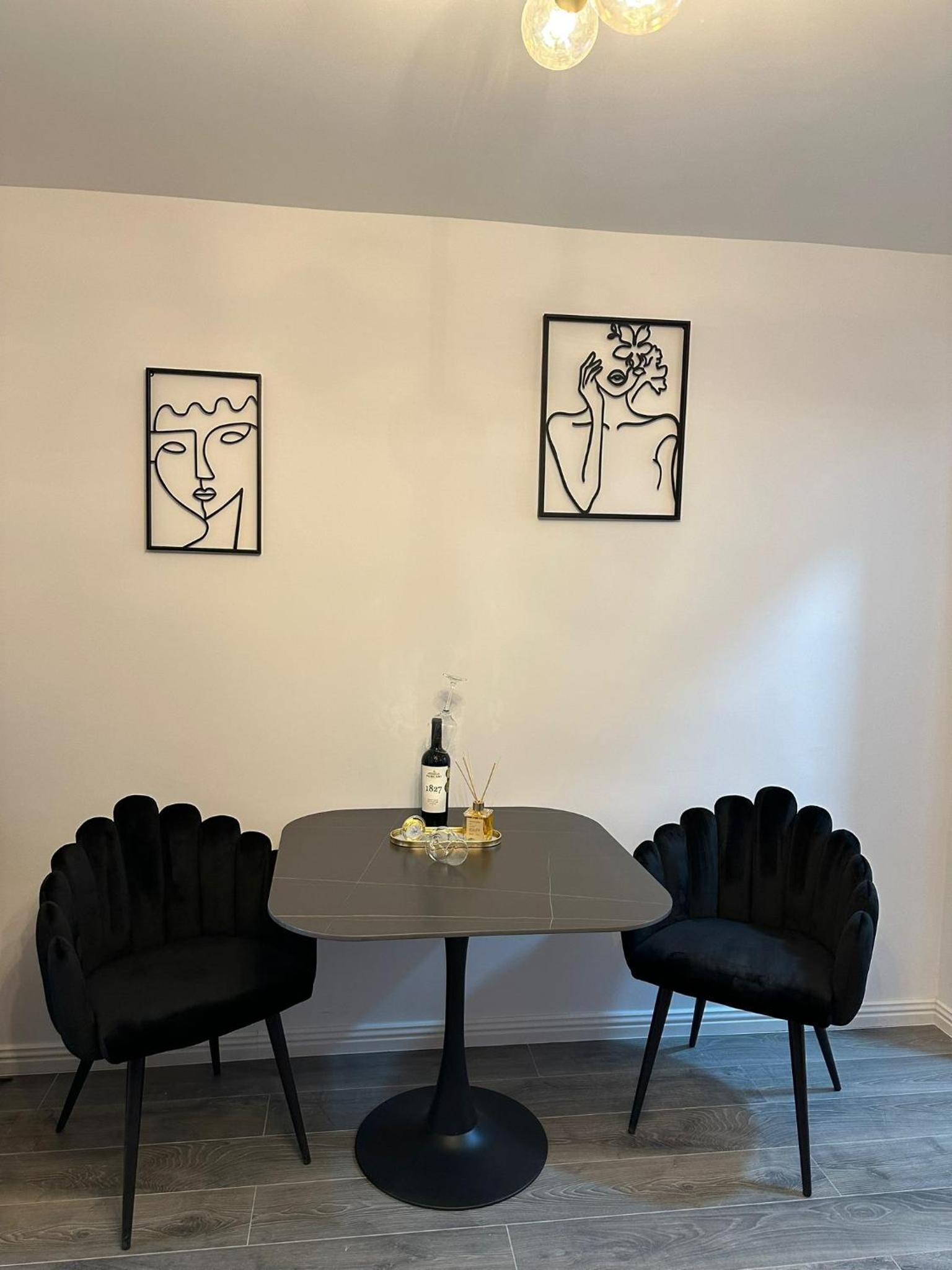 Evelyn Apartment