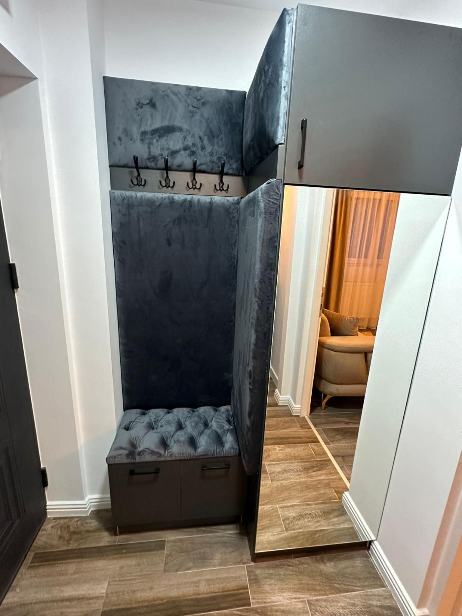 Evelyn Apartment