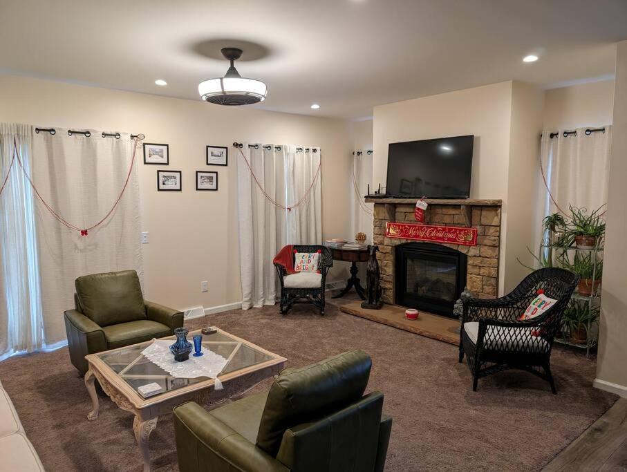 Charming Rural Retreat Entire Home Cozy New for 8 view 5
