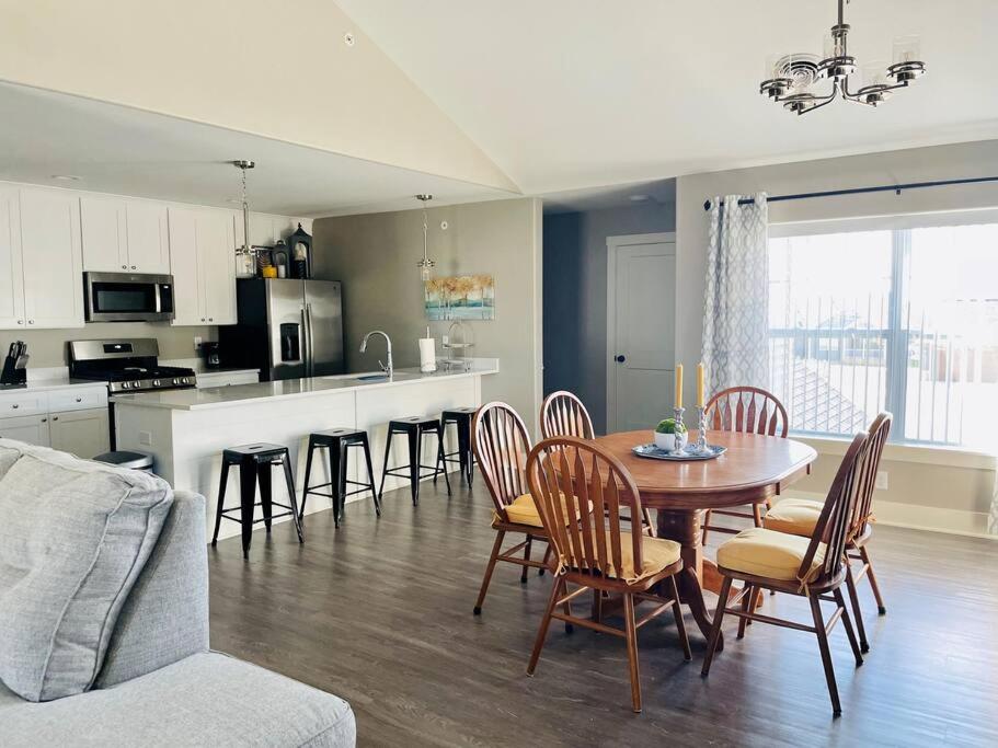 Brand New 3 Bedroom Condo in Bettendorf view 2